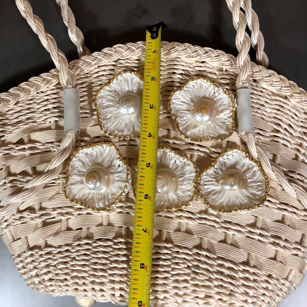 Beautiful Vintage Wicker/Shell Purse - Picture 7 of 7